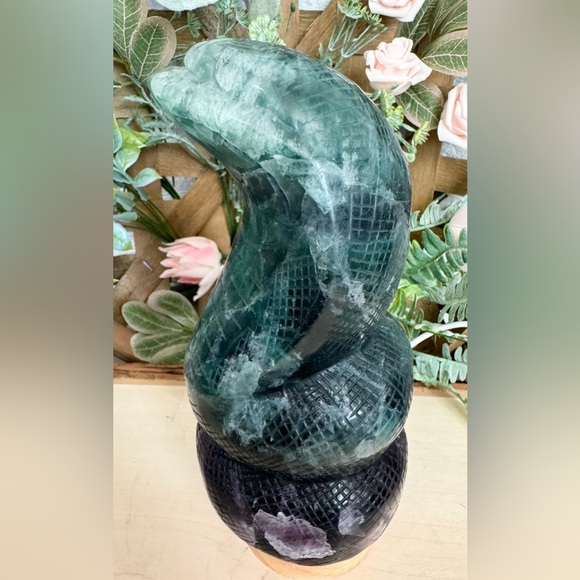 4lb Fluorite UV Reactive Snake w/ Light Stand - Picture 4 of 11